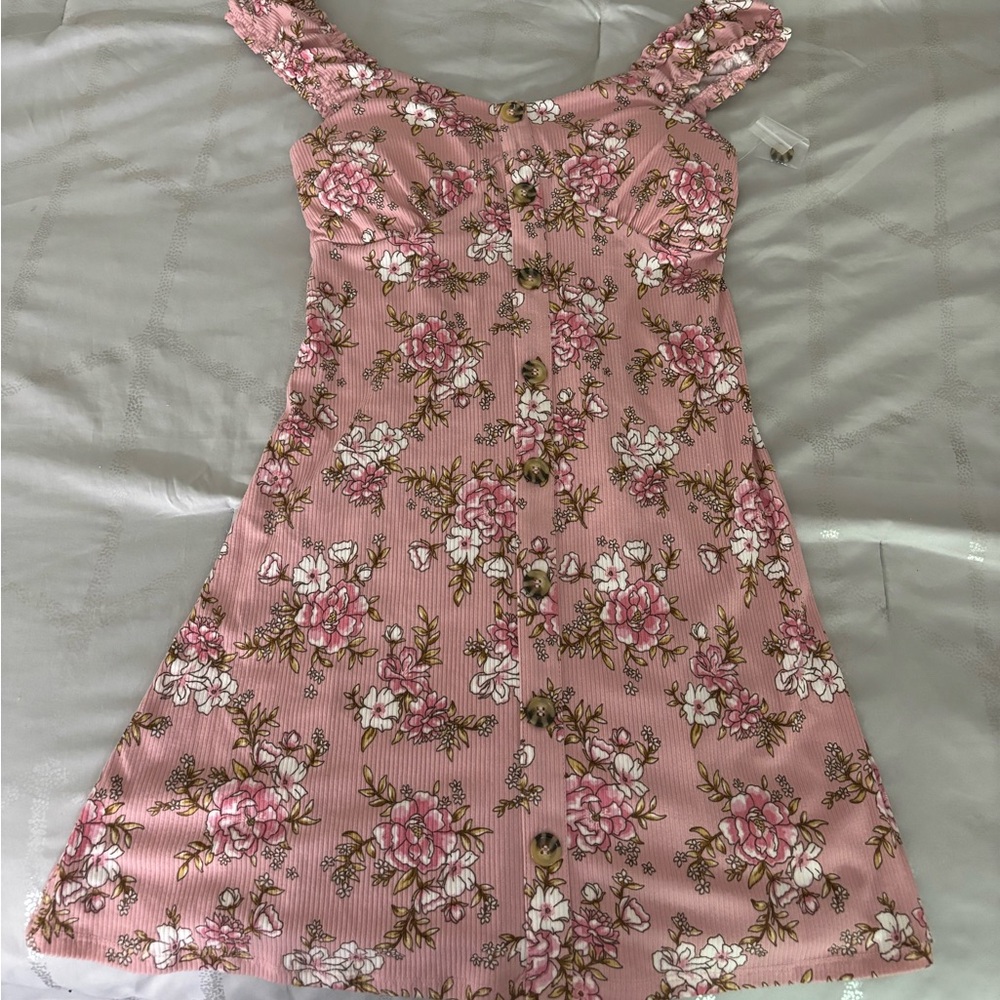 Floral/pink No Boundaries dress. Size small, new with tags.